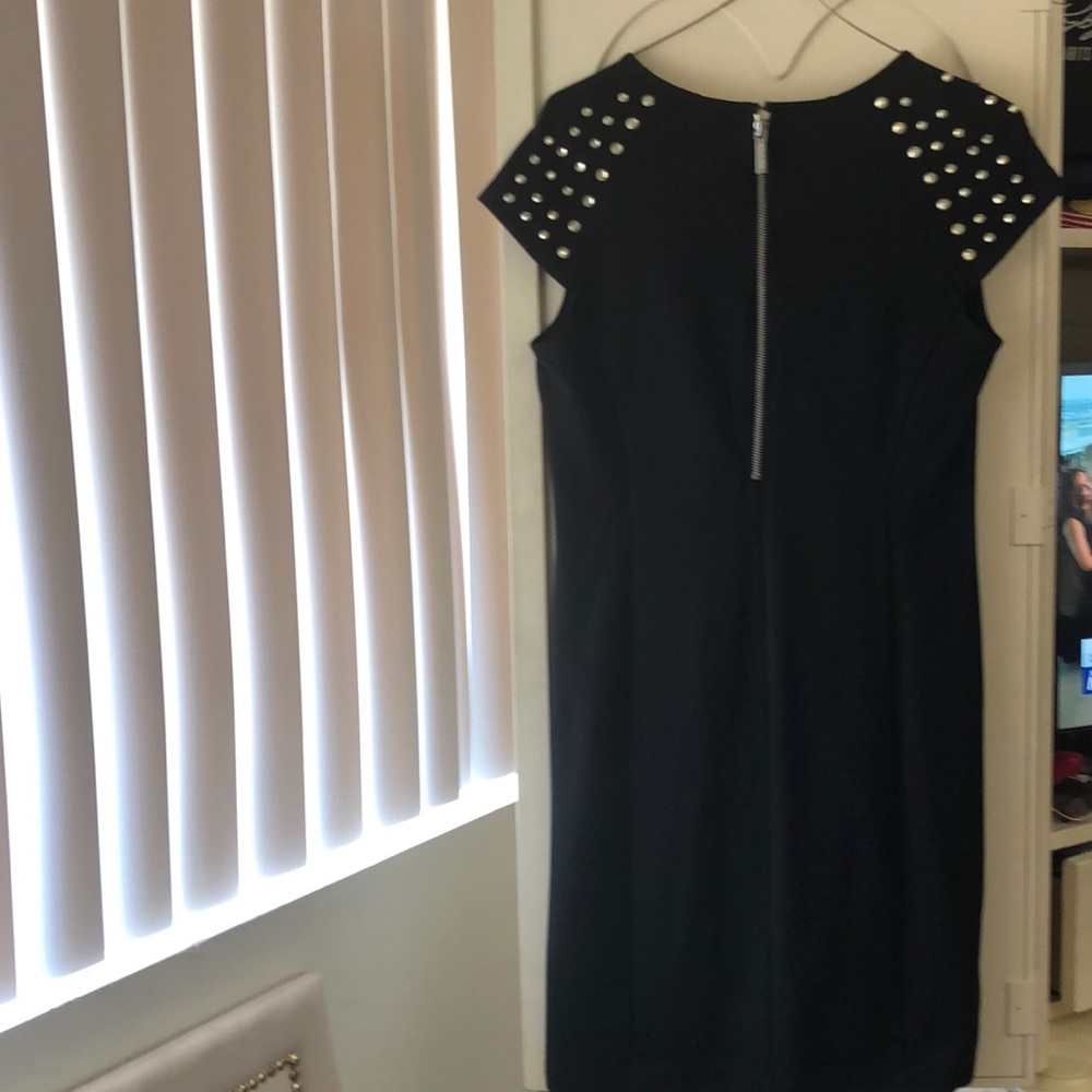 Dress - Picture 7 of 8